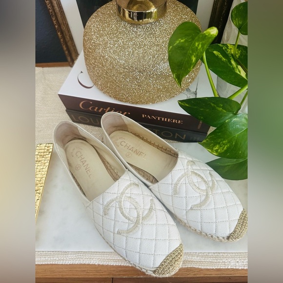 CHANEL Ivory Quilted Logo Espadrilles Size 39 - Picture 4 of 11